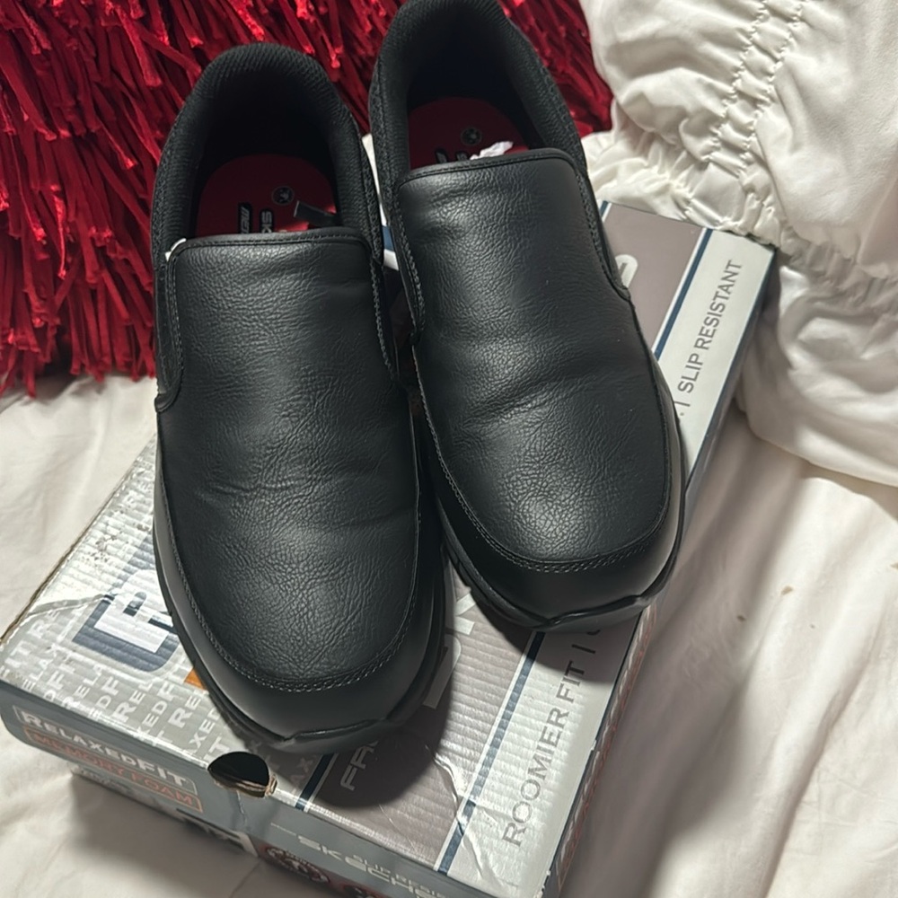 Men’s Sketchers Work Slip Resistant Relaxed Fit Memory Foam Shoes Size 12 Black